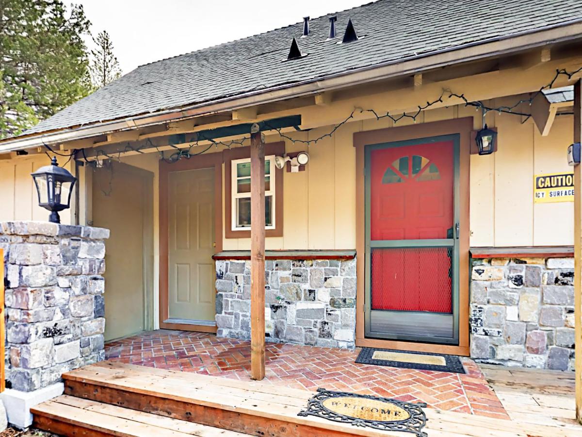 Popular attractions Area Nearby Property